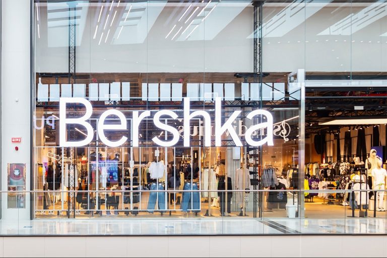 Ce pantalon parachute Bershka nous fait de l’oeil