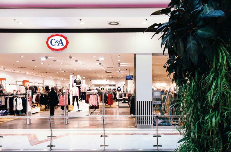 Ce trench C&A séduit déjà toutes les fashionistas 