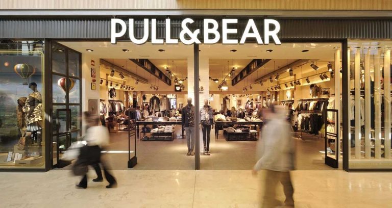 Vous allez craquer pour l’originalité de cette veste en jean Pull & Bear