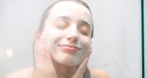 Combien de temps vous devez laver votre visage tous les jours combien de temps laver votre visage