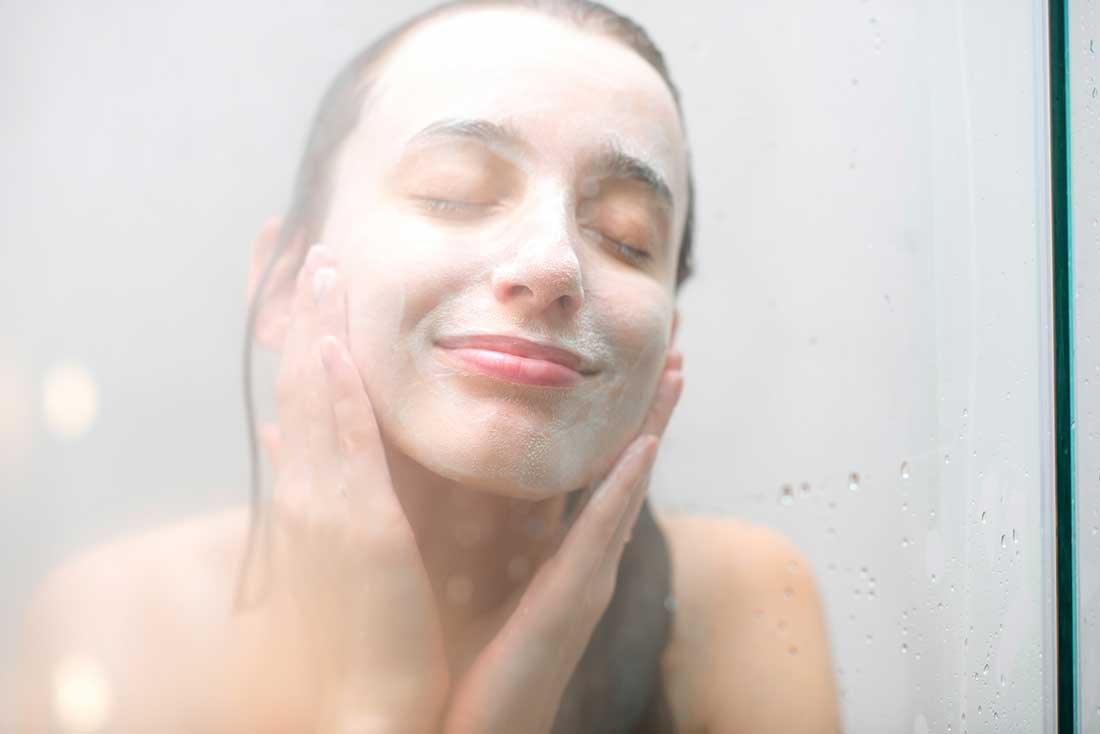 Combien de temps vous devez laver votre visage tous les jours