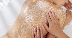 Gommage corporel : les bienfaits méconnus Gommage corporel