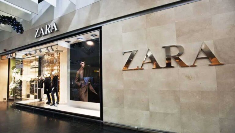 Avec cette robe satinée Zara super tendance, vous allez être la plus séduisante de tout l’été 
