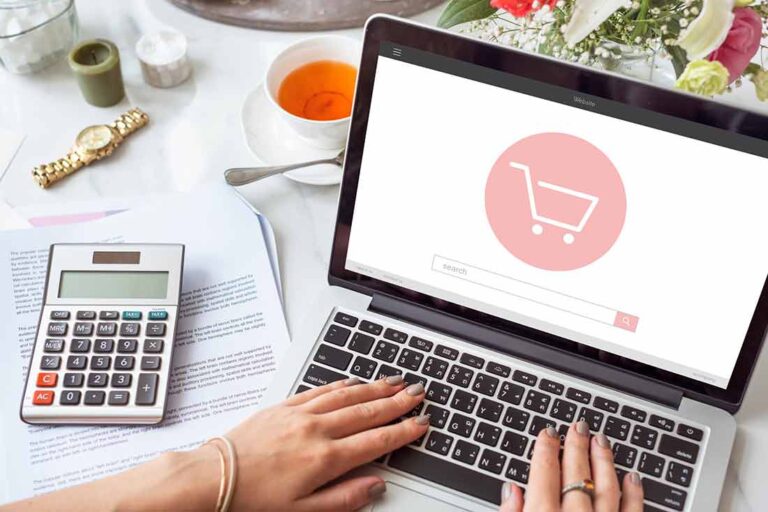 Comment lancer ma boutique en ligne de vente de pull pour femme ?