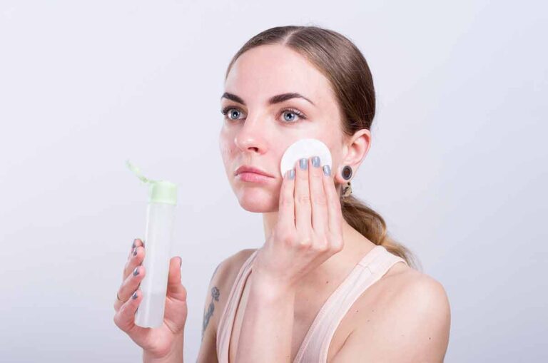 7 astuces pour se démaquiller facilement