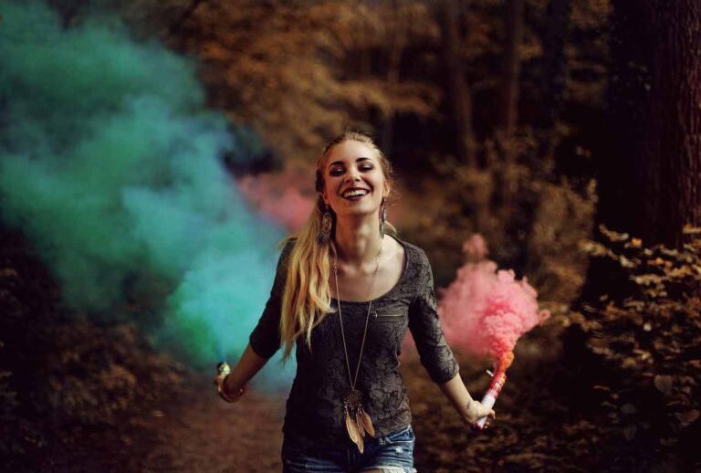 Pourquoi utiliser des fumigènes colorés pour animer vos événements ?