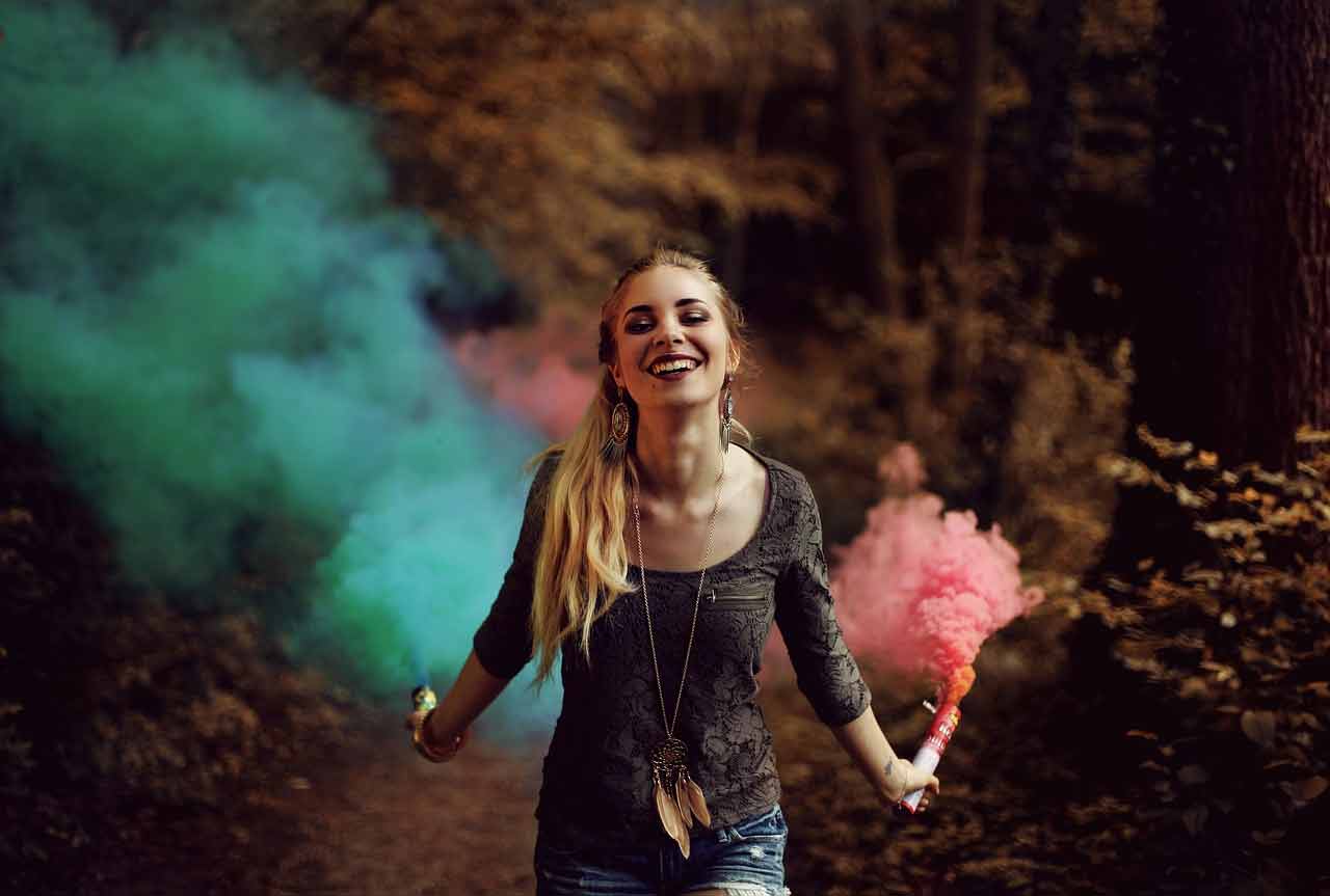 Pourquoi utiliser des fumigènes colorés pour animer vos événements ?