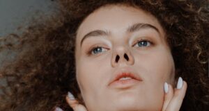 Eyebrow extensions ou Brow lift sourcils : que choisir ? sourcils