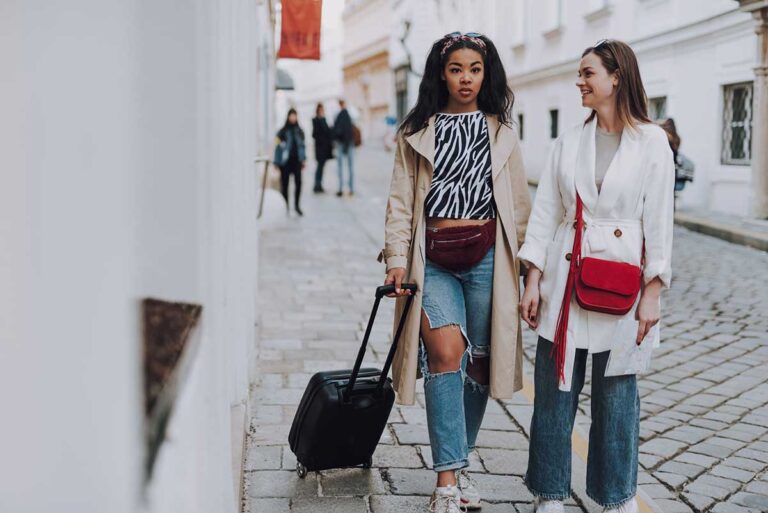 Sacs à bandoulière : le must-have pour une touche de style en toute occasion !