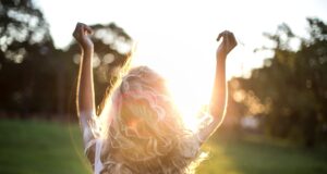 Les coiffures tendances à adopter pour être au top cette année coiffures tendances