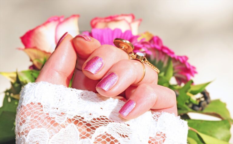 Les produits indispensables pour les ongles cet été