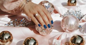 Manucure marine : Idées de nail art inspirées des couleurs de l’océan pour cet été