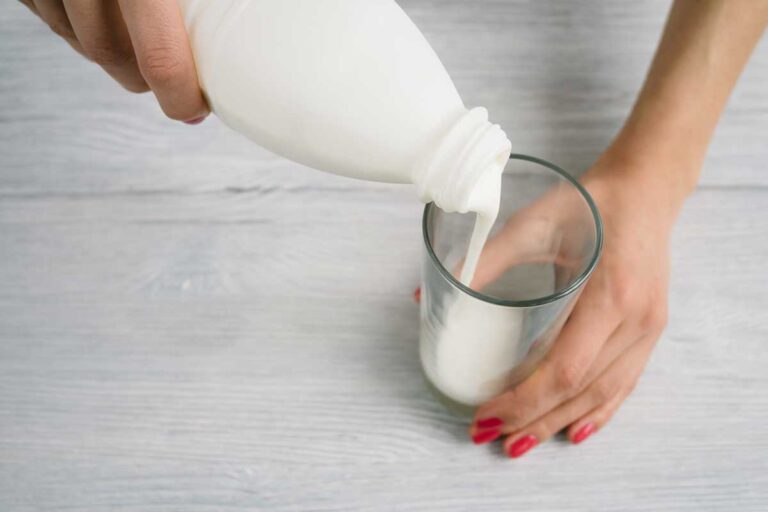 Lait végétal ou lait de vache : Lequel est meilleur pour votre santé ? La réponse va vous surprendre