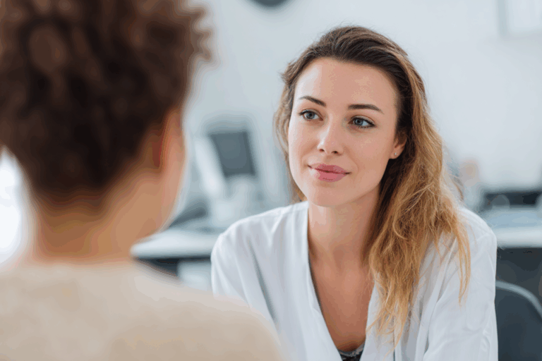 Tout savoir sur les pertes blanches abondantes : est-ce vraiment normal ?