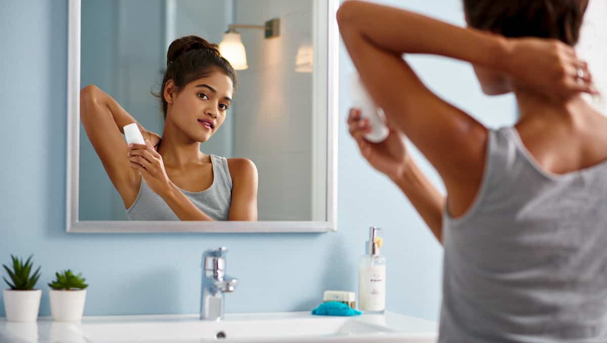 Vous appliquez votre déodorant au mauvais moment : découvrez l’astuce qui change tout !