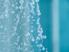 Vous rêvez d’une paroi de douche éclatante ? Vous serez bluffés, et sans vinaigre blanc !