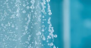 Vous rêvez d’une paroi de douche éclatante ? Vous serez bluffés, et sans vinaigre blanc !