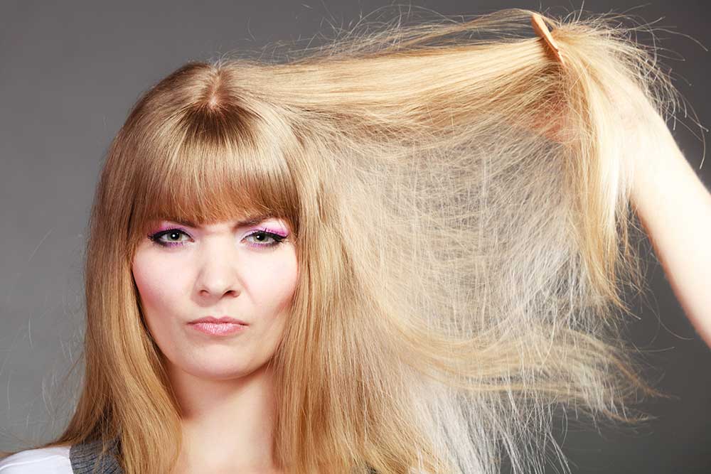 Cheveux secs : toutes nos astuces pour en prendre soin - MagFeminin.com