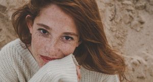 Tâches de rousseur : Nos conseils make-up pour les mettre en valeur tâches de rousseur