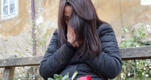 Verseau : pourquoi suis-je malheureuse en amour ? Quels signes astrologiques dois-je éviter ? fille malheureuse en amour