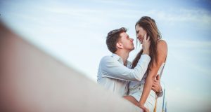 Un homme du signe astrologique de la Vierge amoureux : quels sont les signes qui ne trompent pas ? couple amoureux