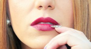 Augmenter le volume de vos lèvres avec les injections d’acide hyaluronique acide hyaluronique