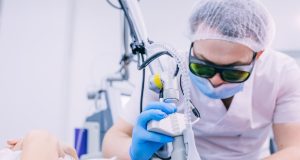 Détatouage : quelles sont les 4 méthodes envisageables ? Méthodes de détatouage : Détatouage par dermabrasion