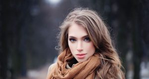 Candlelit brunette : La coloration que les brunes vont adopter Candlelit brunette