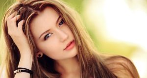 Cet hiver, utilisez votre sérum visage sur vos cheveux ! sérum visage sur vos cheveux