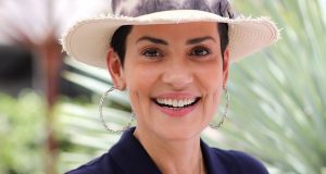 Cristina Cordula vous dévoile sa routine pour rester en forme Cristina Cordula moderniser tenue