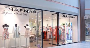 Cette robe Naf Naf en jean est la plus stylée robe Naf Naf