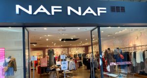 Cet ensemble Naf Naf en vichy fait sensation auprès des fashionistas ensemble Naf Naf en vichy
