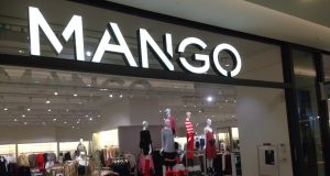 Ce pantalon parachute Mango est un indispensable