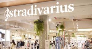 Ce sac en jean Stradivarius est le plus stylé du printemps sac en jean Stradivarius
