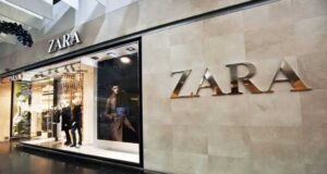 Avec cette robe satinée Zara super tendance, vous allez être la plus séduisante de tout l’été robe satinée Zara