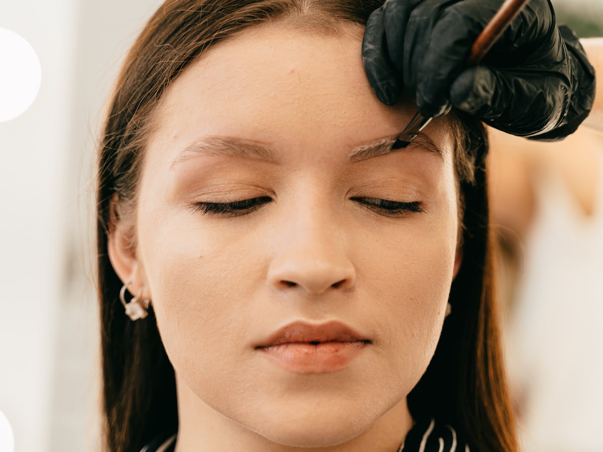 Brow lift sourcils