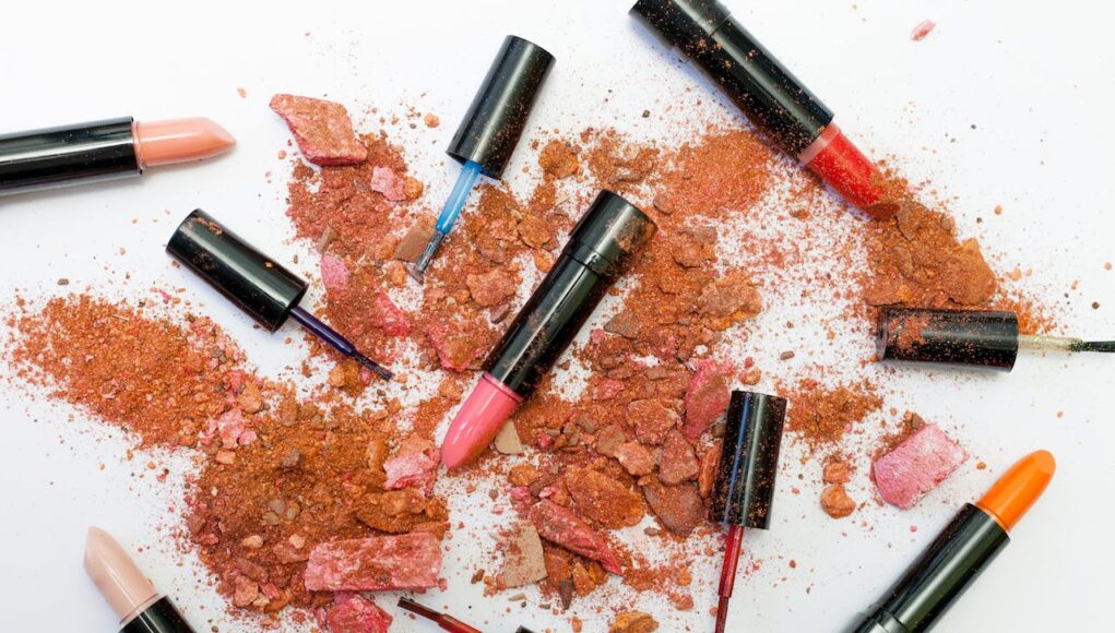 Beaucoup de rouges à lèvres