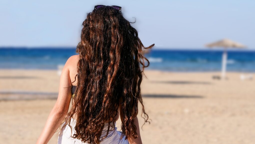 girl-7360369_1280 coiffures de plage