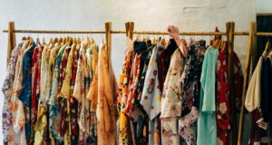 6 façons de porter les chemises hawaïennes cet été chemise hawaïenne