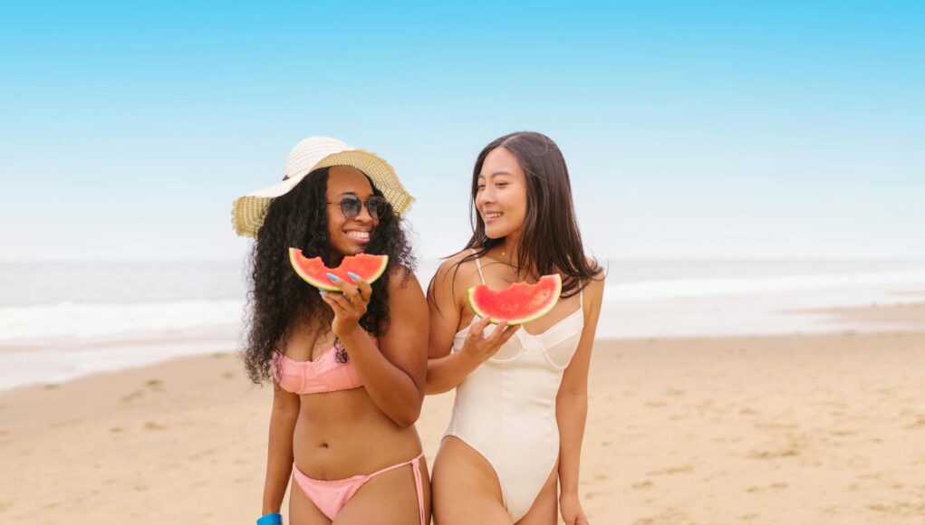 peau du visage lumineuse et bronzée